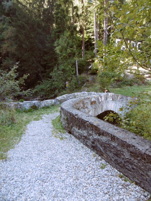 Oberhalb vom Piumogna Wasserfall in Faido