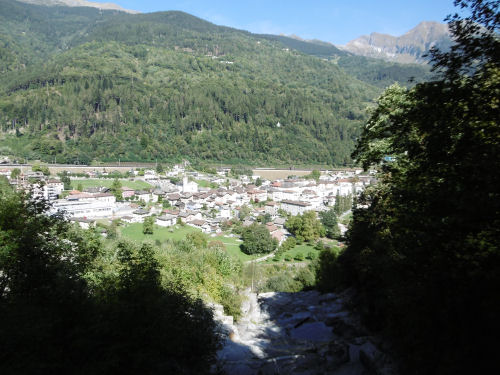 Der Blick auf Faido oberhalb vom Piumogna Wasserfall